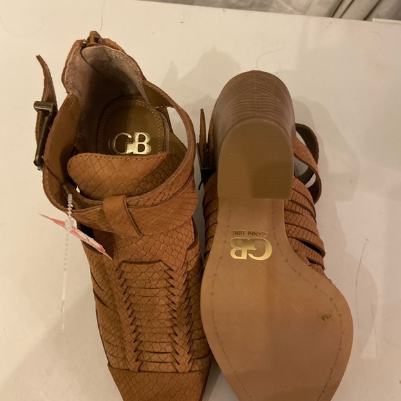 Giani Bini tan suede ankle booties with zip up heels various sizes all NWT - Picture 6 of 8